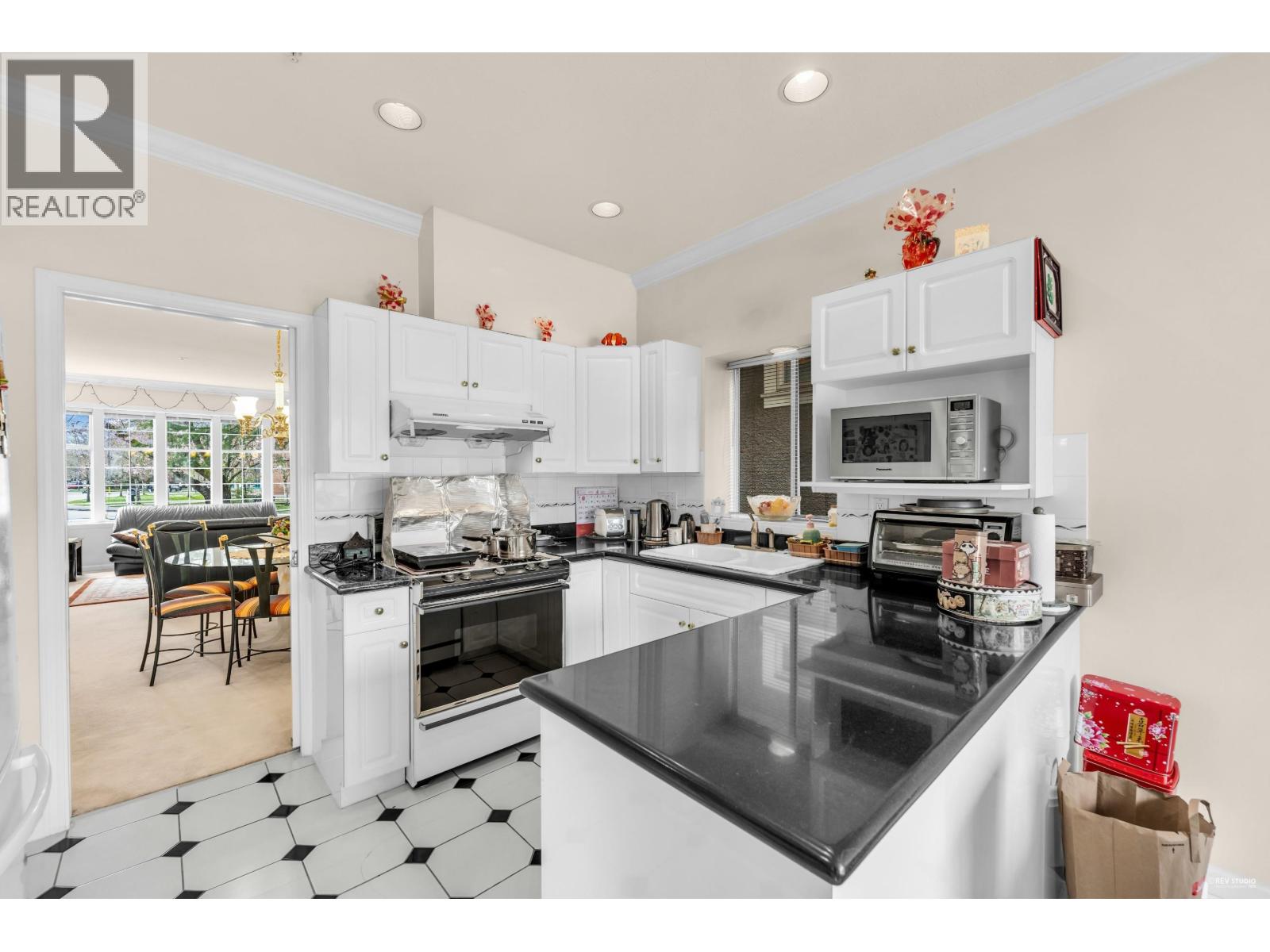 6388 Laburnum Street Property Photo 8