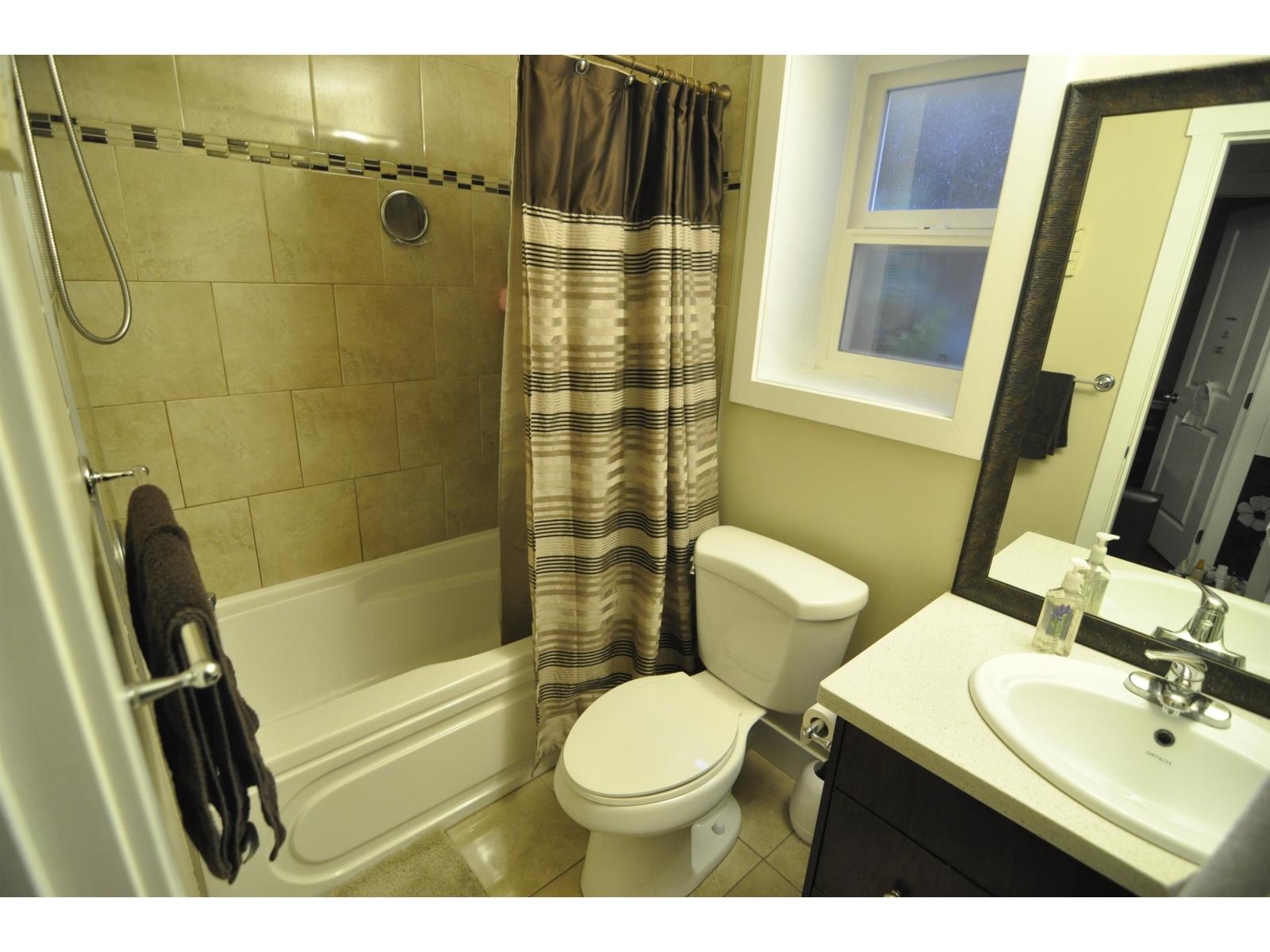 19029 67a Avenue Property Photo 4