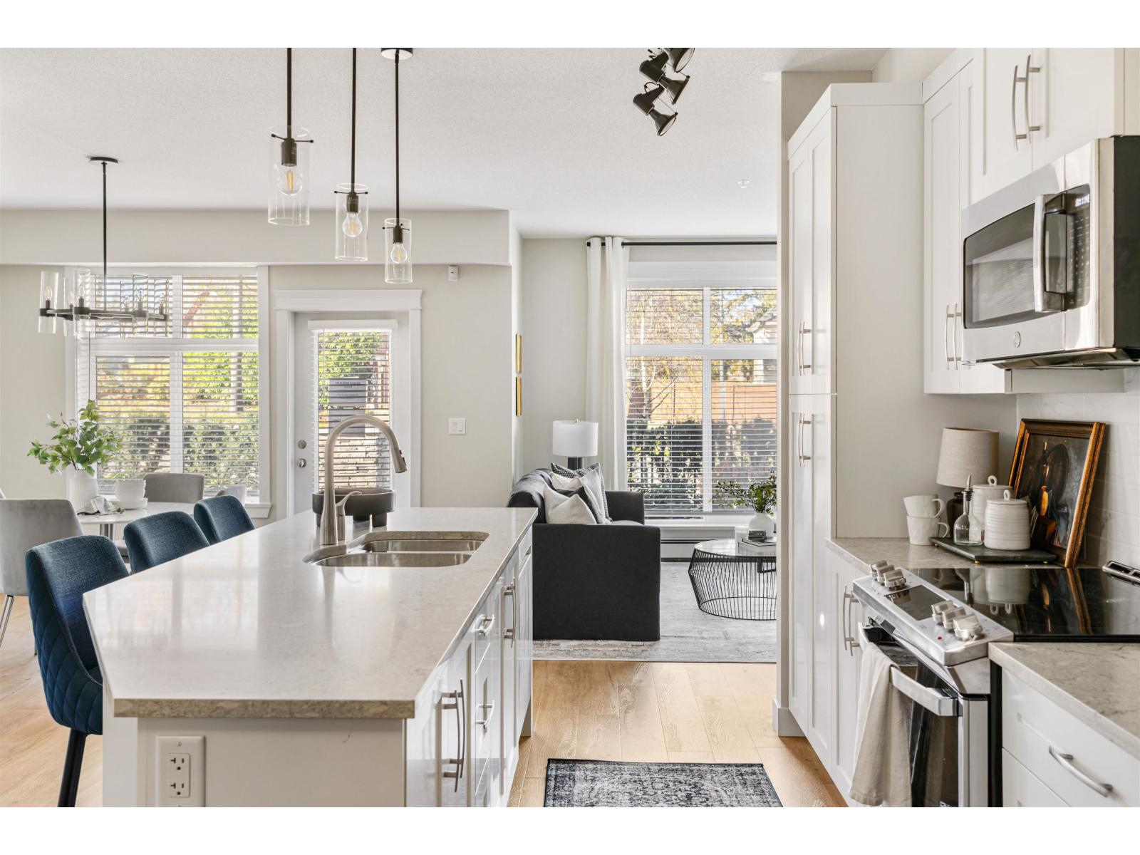 524 11063 Ravine Road Property Photo 3