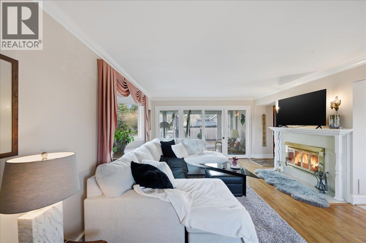 488 Glenbrook Street Property Photo 4