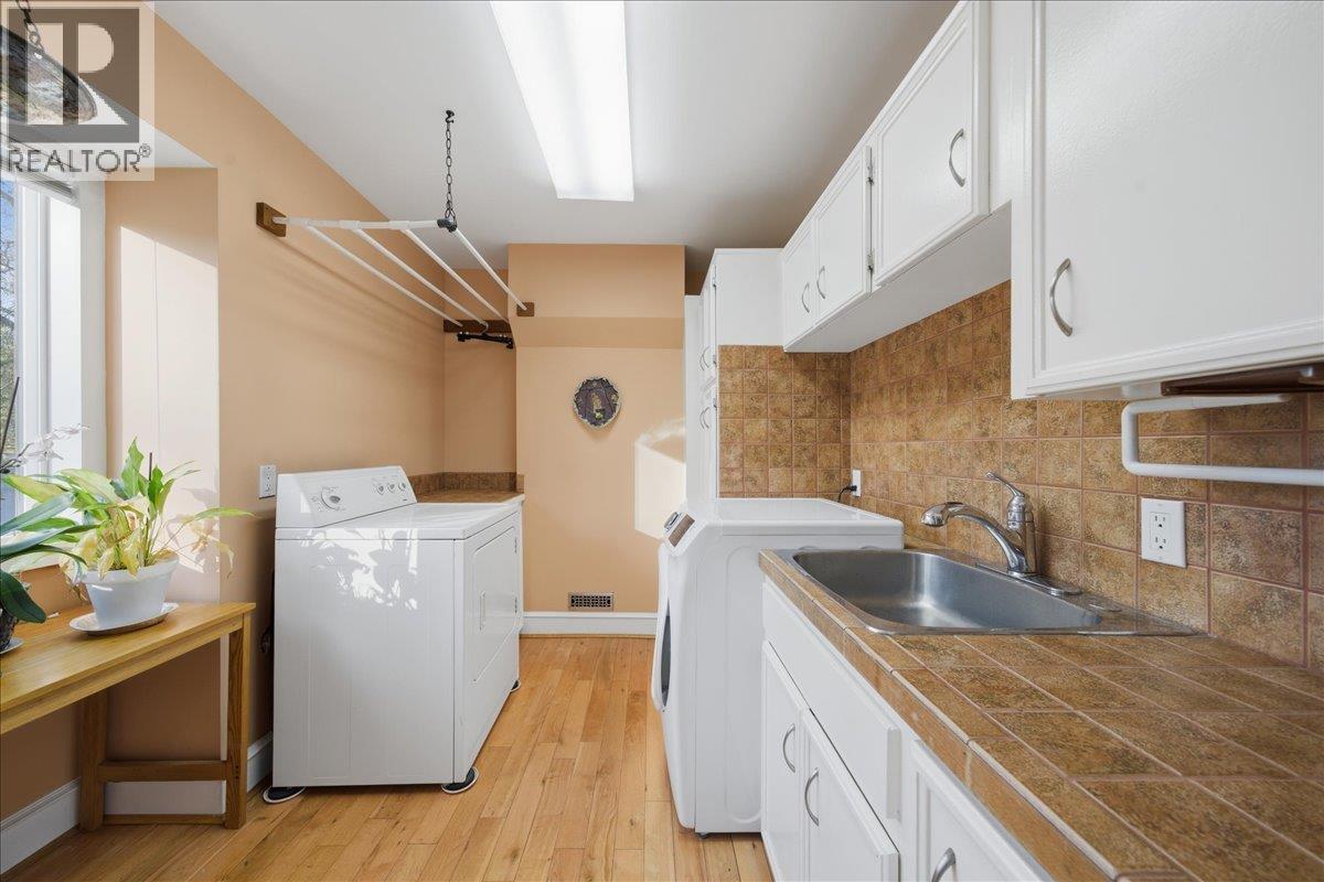 488 Glenbrook Street Property Photo 14