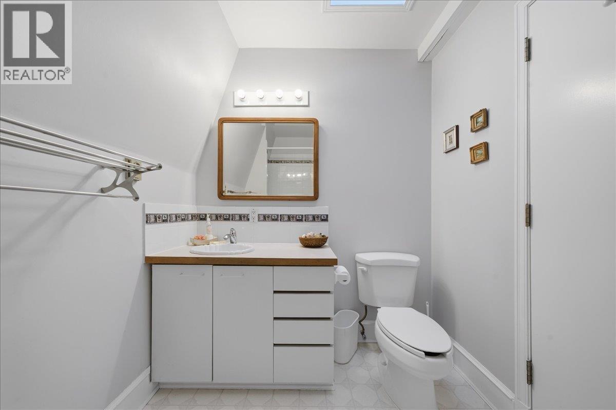 488 Glenbrook Street Property Photo 22