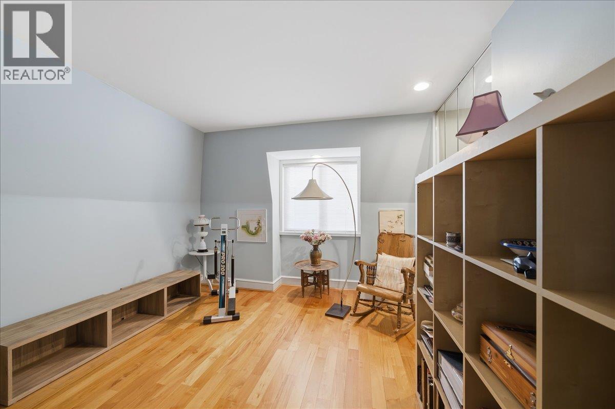 488 Glenbrook Street Property Photo 25