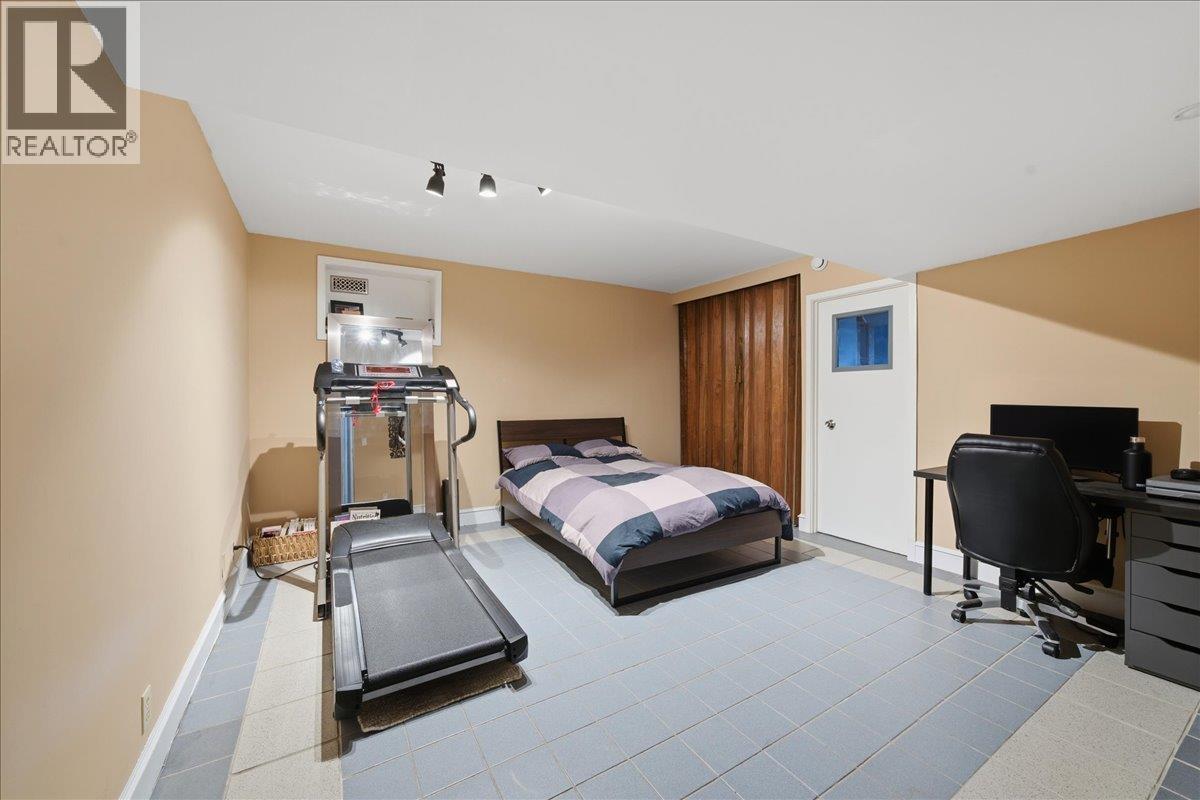 488 Glenbrook Street Property Photo 32