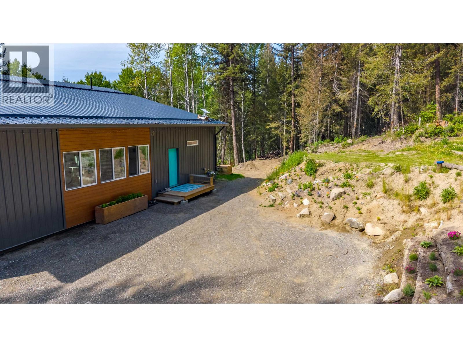 6282 Hillside Drive Property Photo 4
