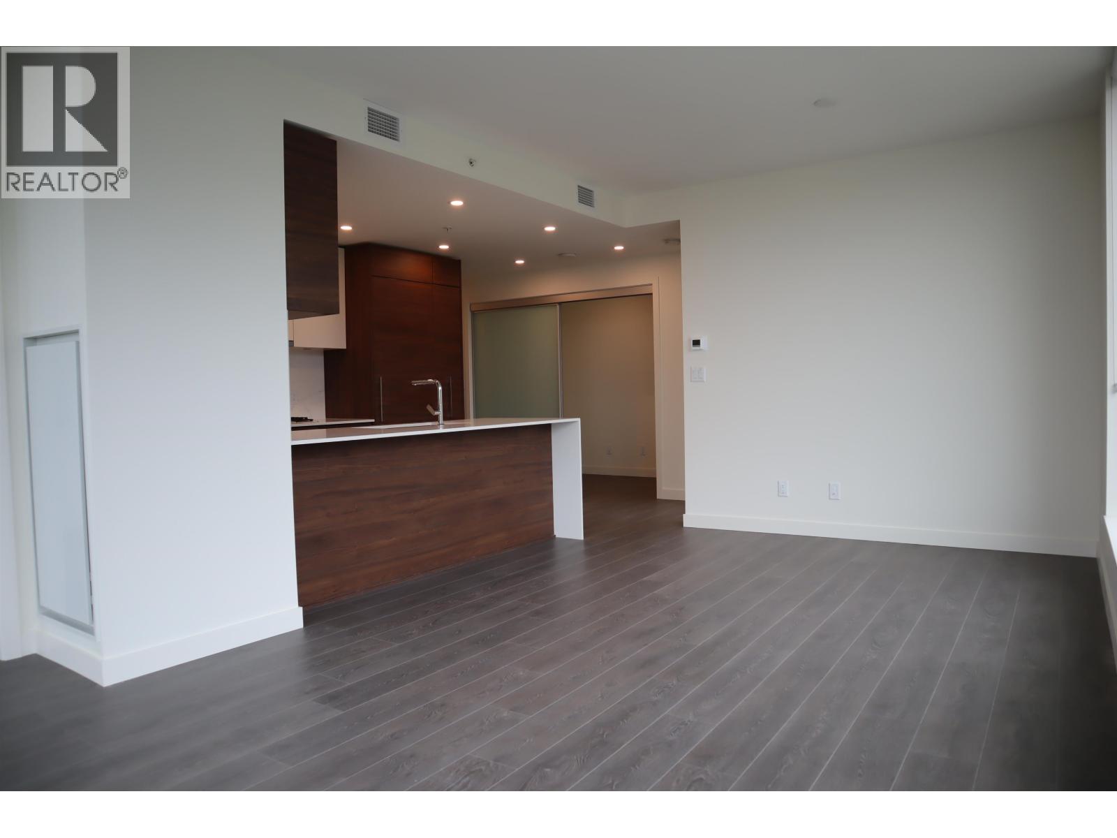 705 585 Austin Avenue Property Photo 3