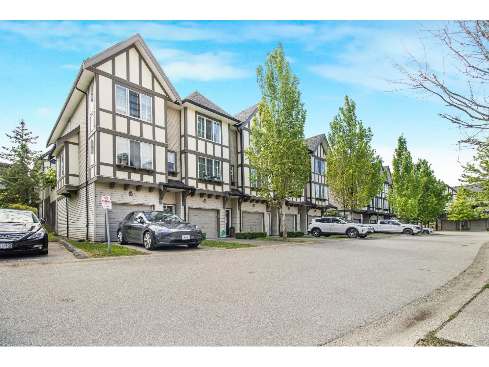 92 20875 80 Avenue Property Photo 3
