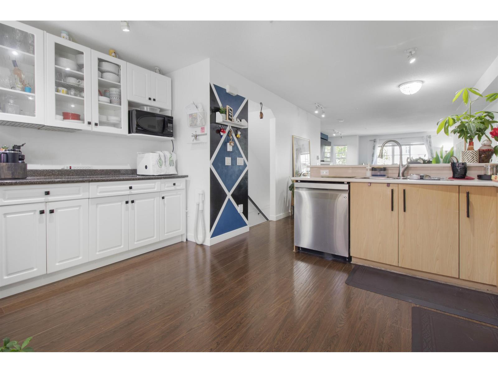 92 20875 80 Avenue Property Photo 8