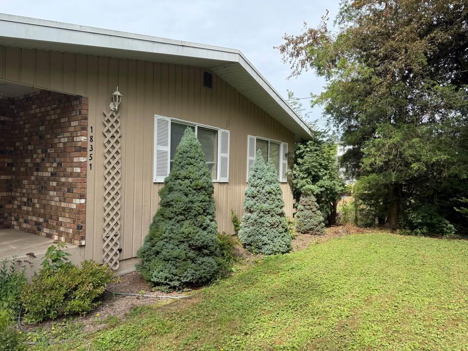 18351 74 Avenue Property Photo 2