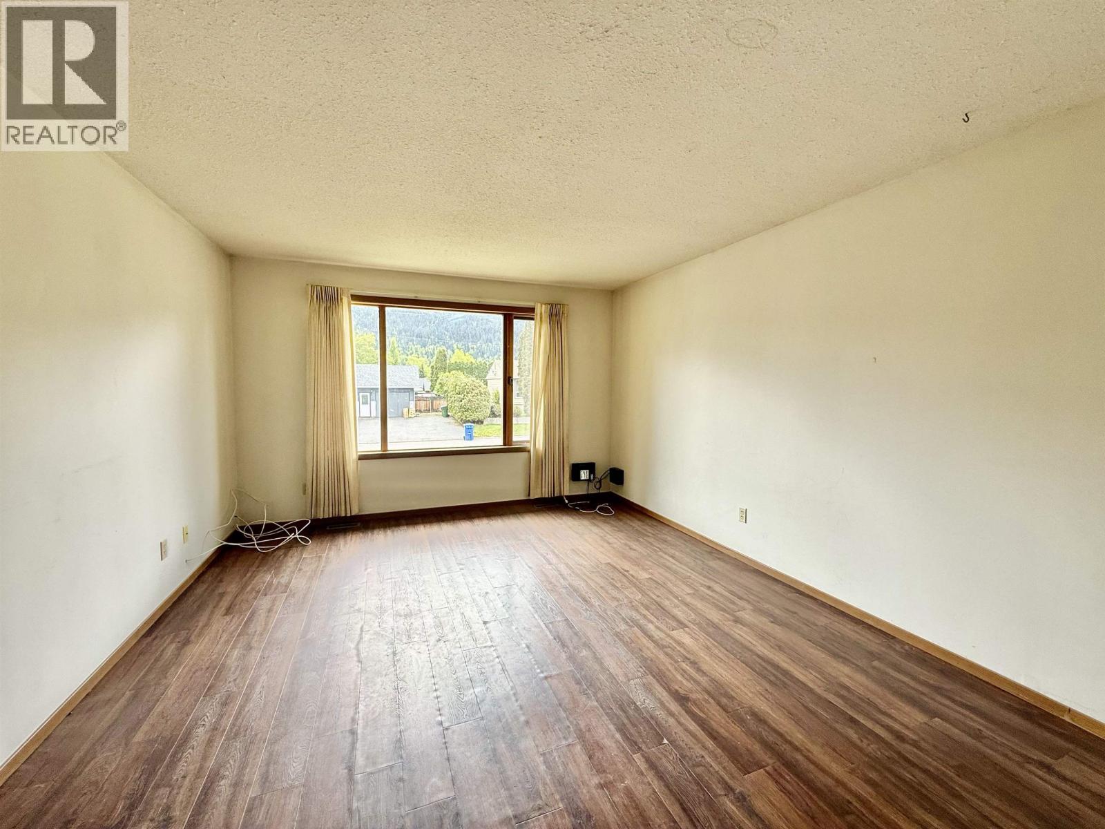 4086 Fourth Avenue Property Photo 6