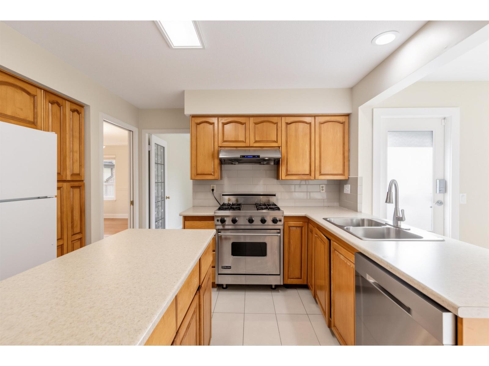14816 20a Avenue Property Photo 12