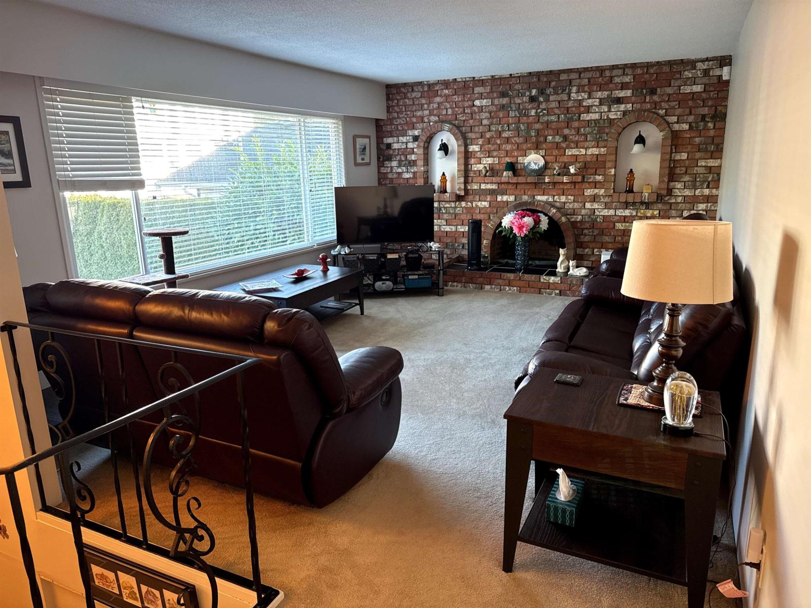 4545 208 Street Property Photo 2