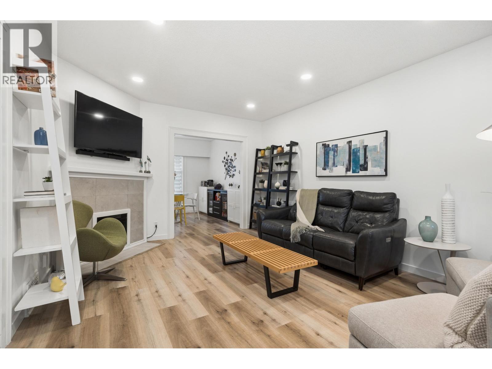 936 W 17th Avenue Property Photo 11