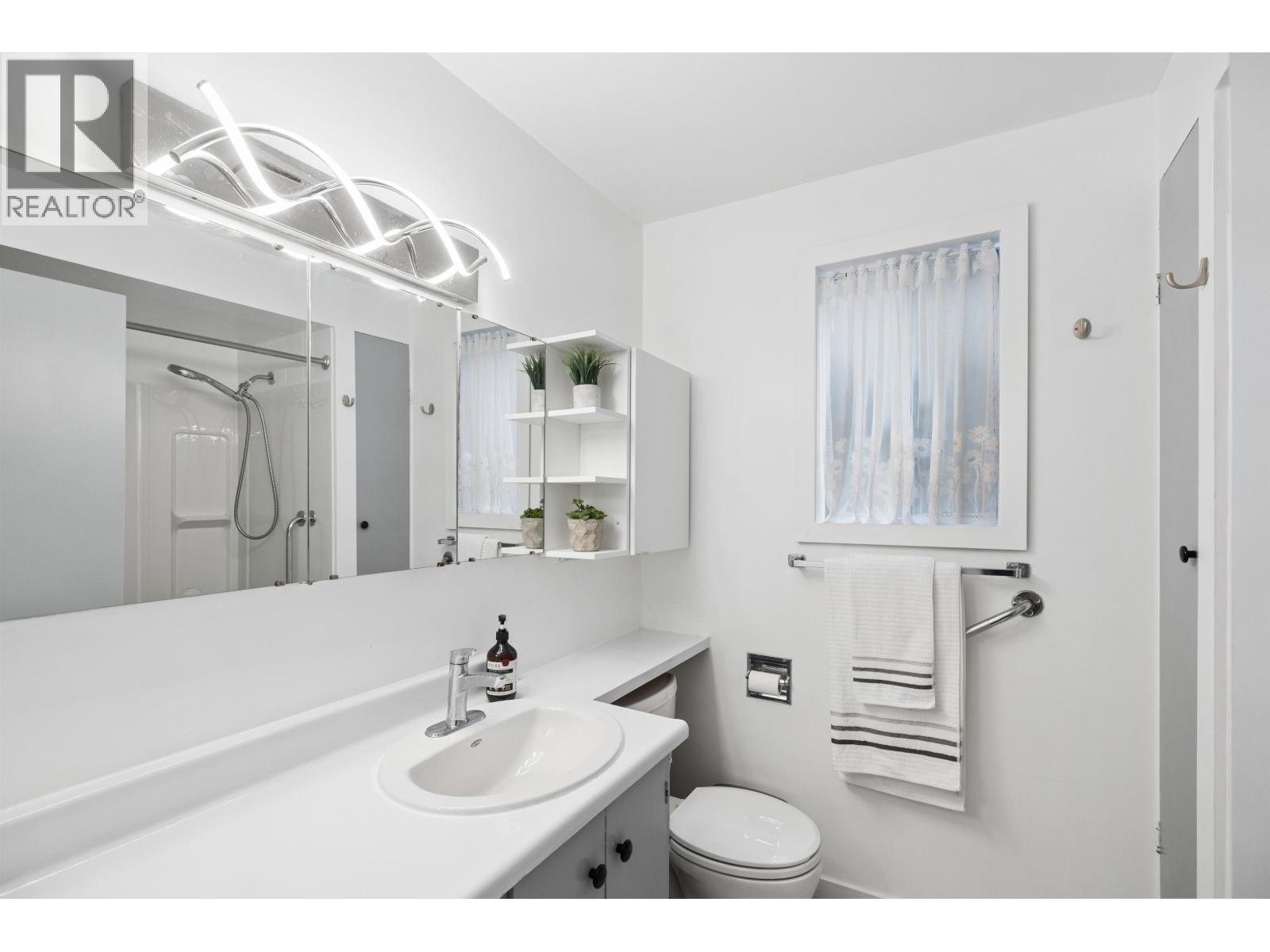 936 W 17th Avenue Property Photo 14