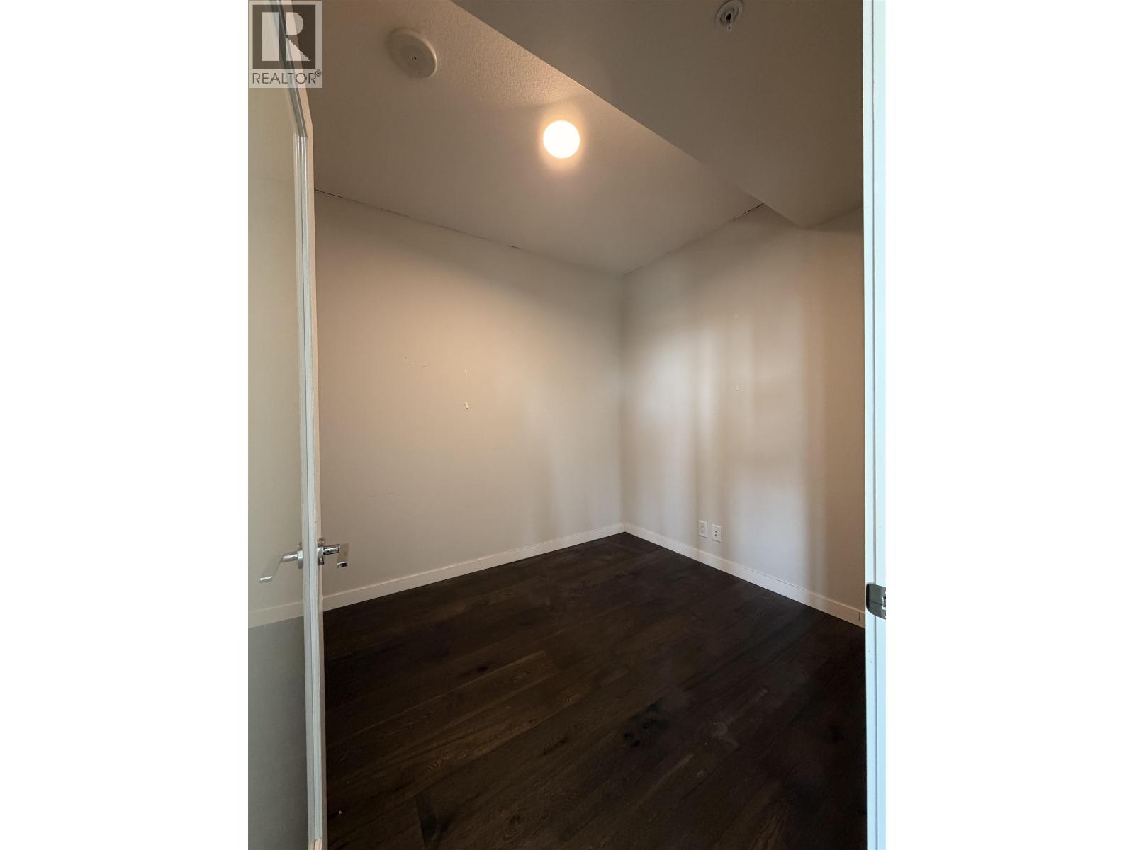 1310 3487 Binning Road Property Photo 6