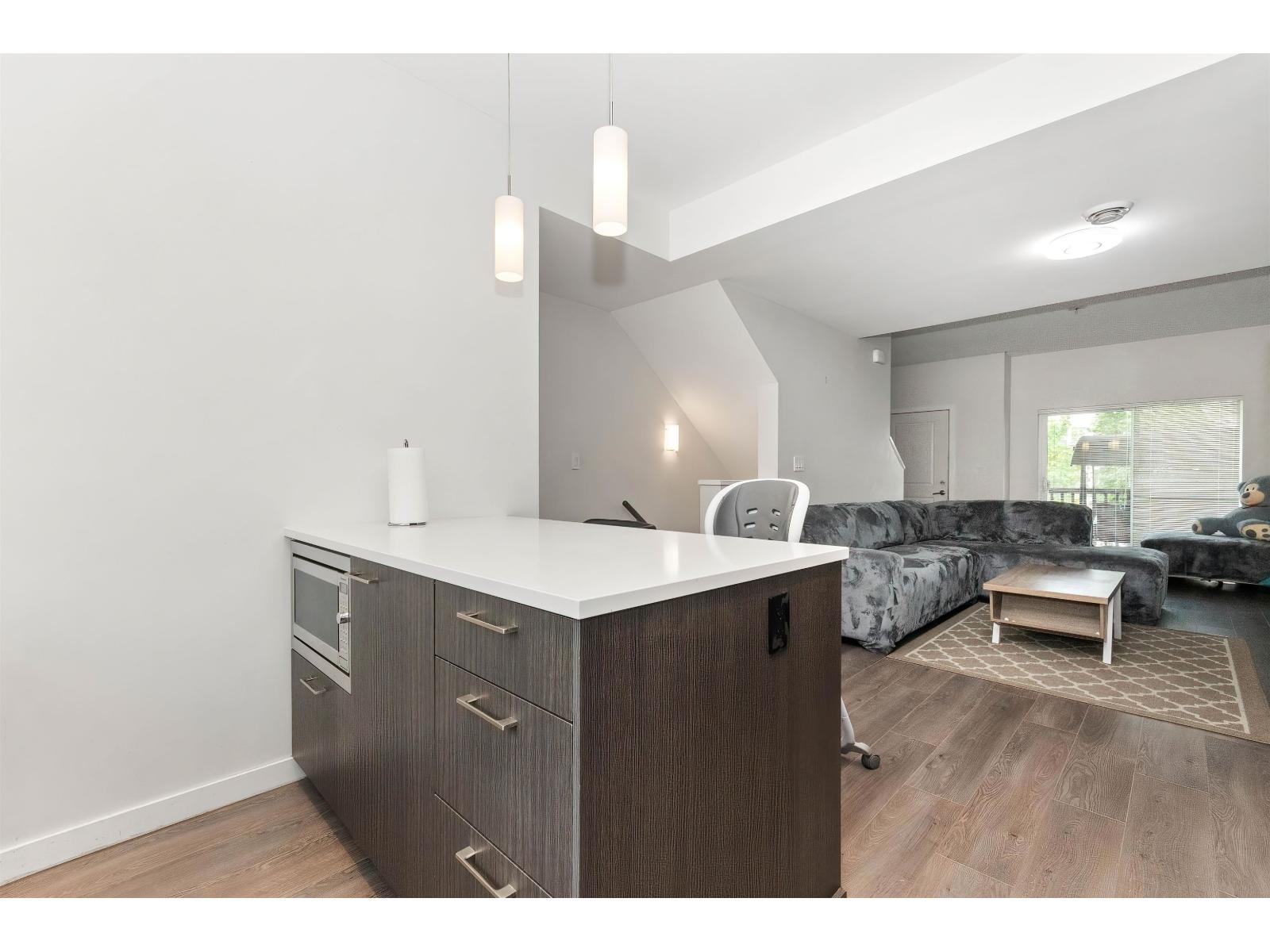 24 2799 Allwood Street Property Photo 6