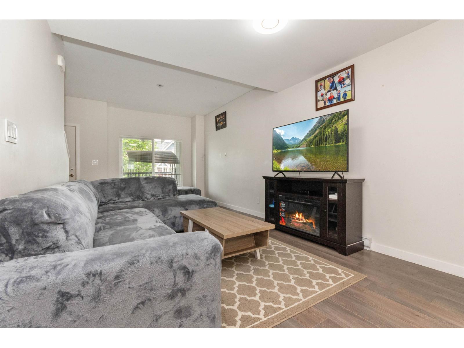 24 2799 Allwood Street Property Photo 11