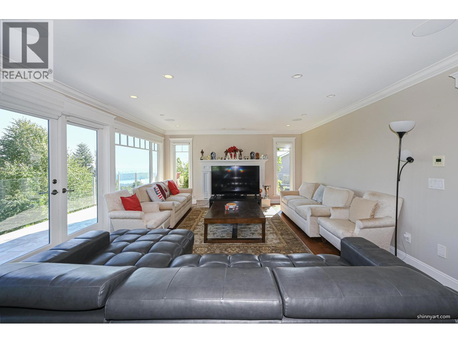 1444 Sandhurst Place Property Photo 3