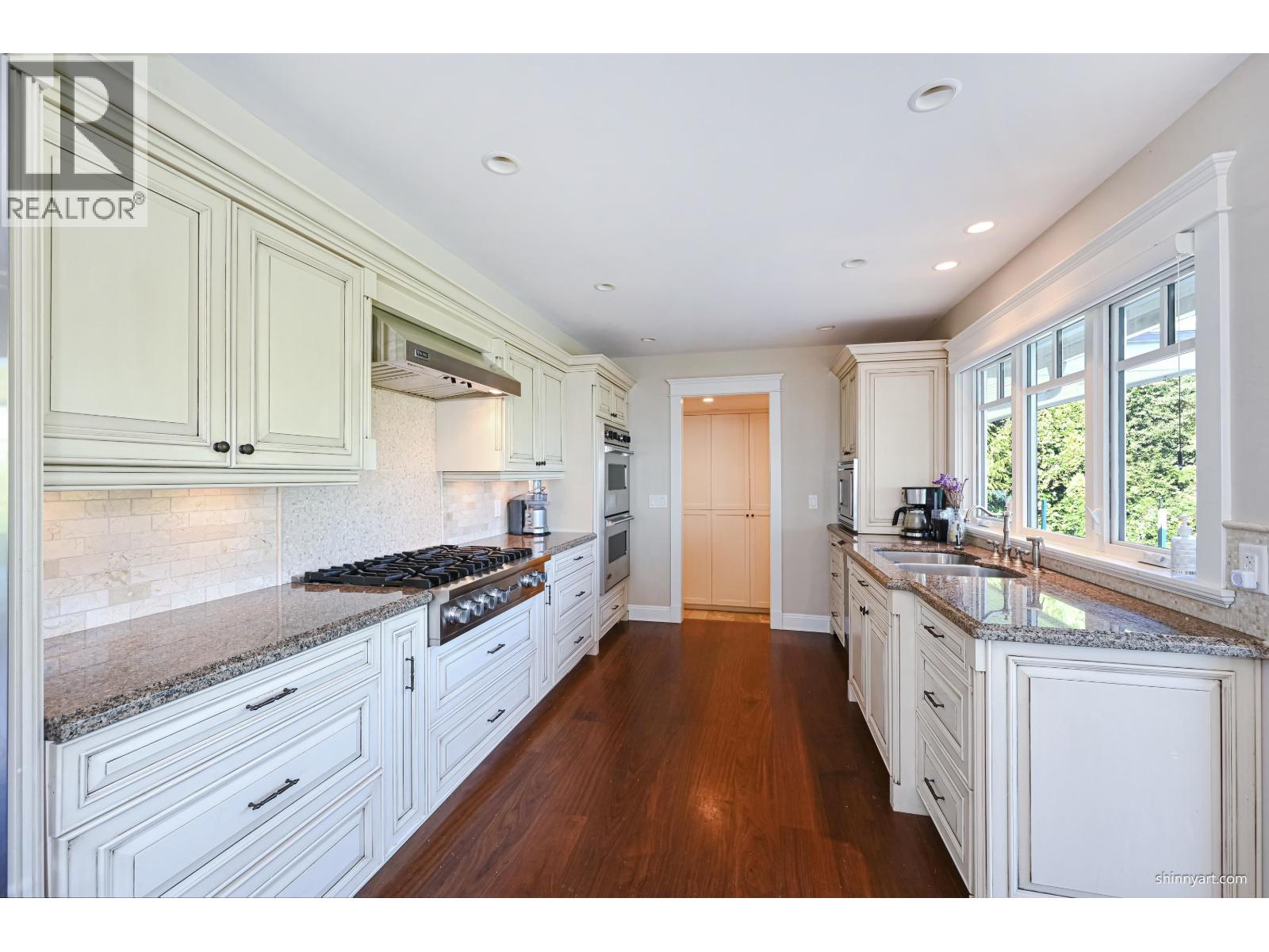 1444 Sandhurst Place Property Photo 11