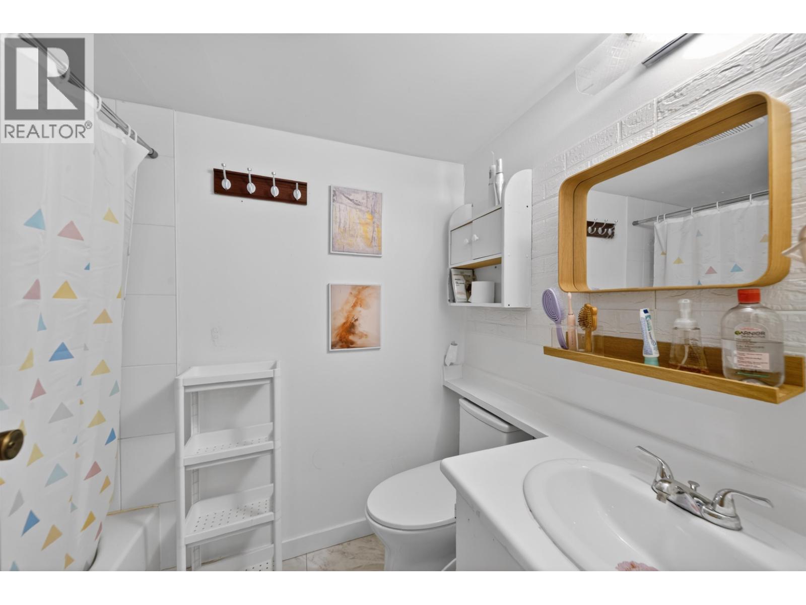 105 8700 Ackroyd Road Property Photo 13