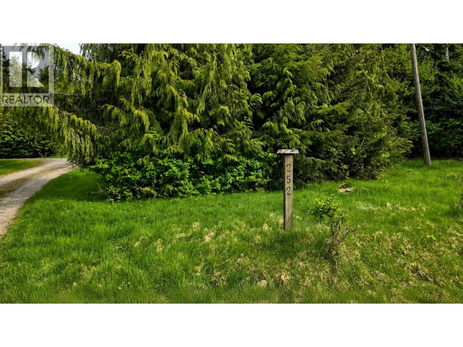 252 Bayview Drive Property Photo 2