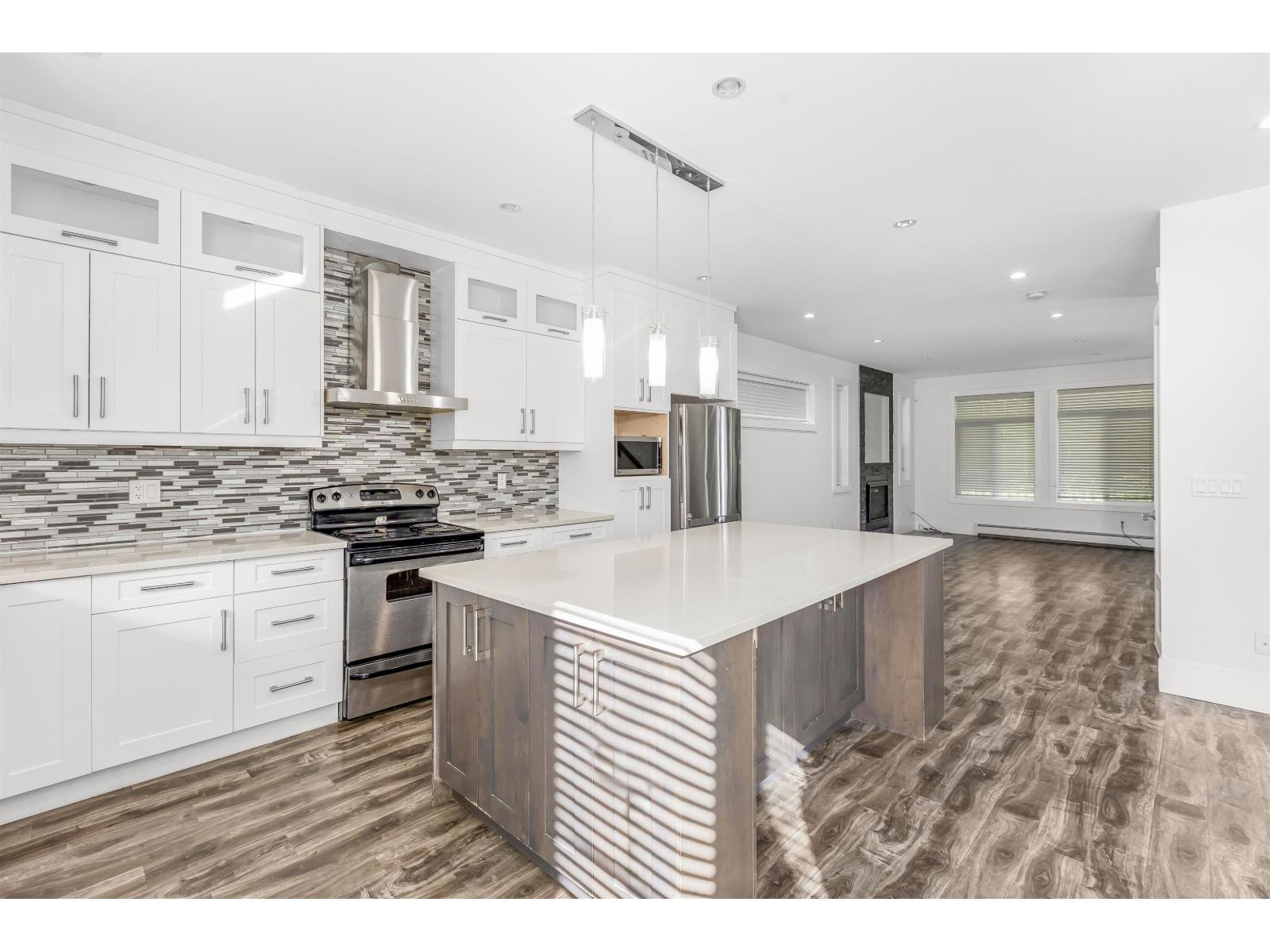 6015 138a Street Property Photo 2