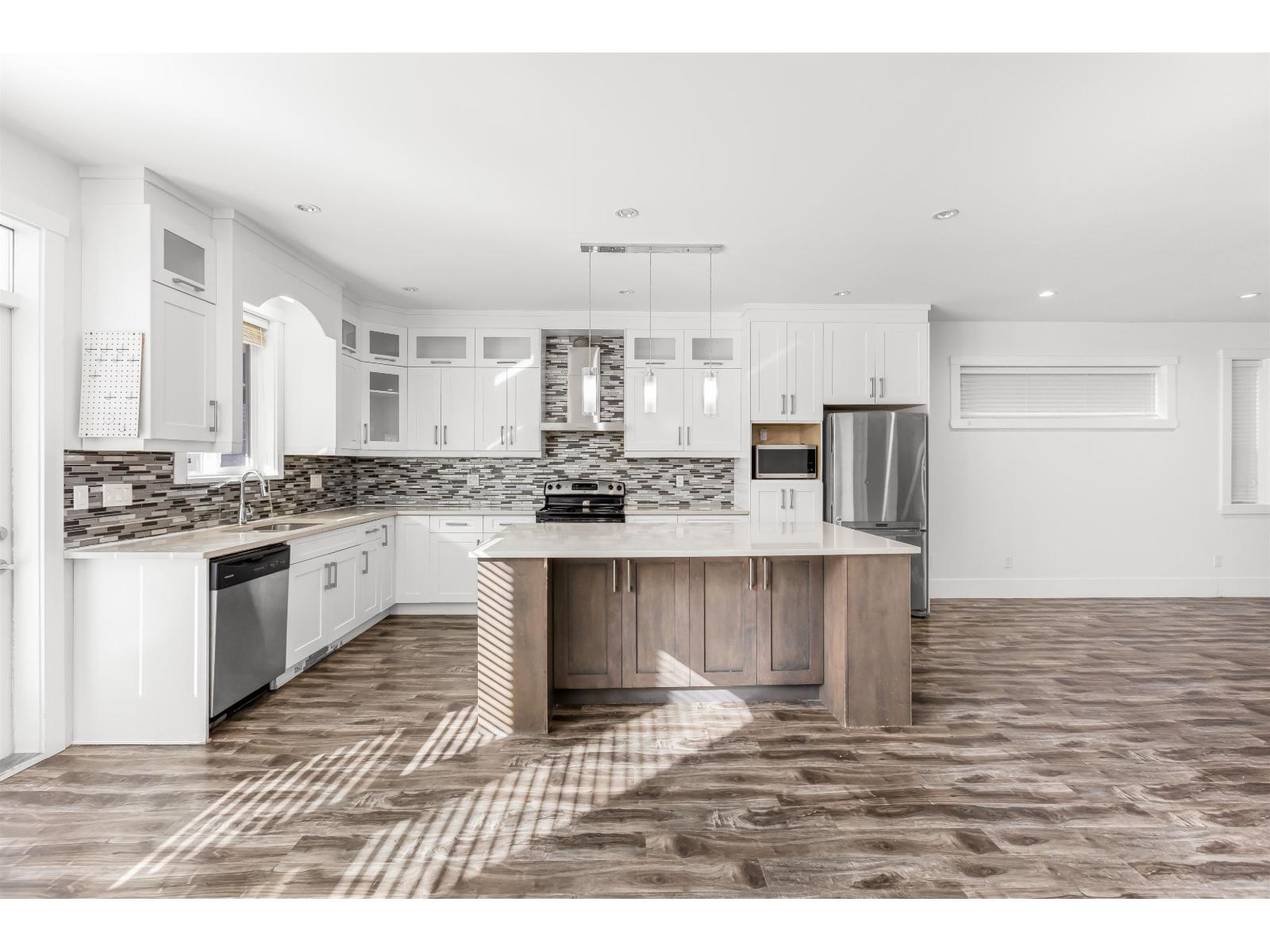 6015 138a Street Property Photo 4