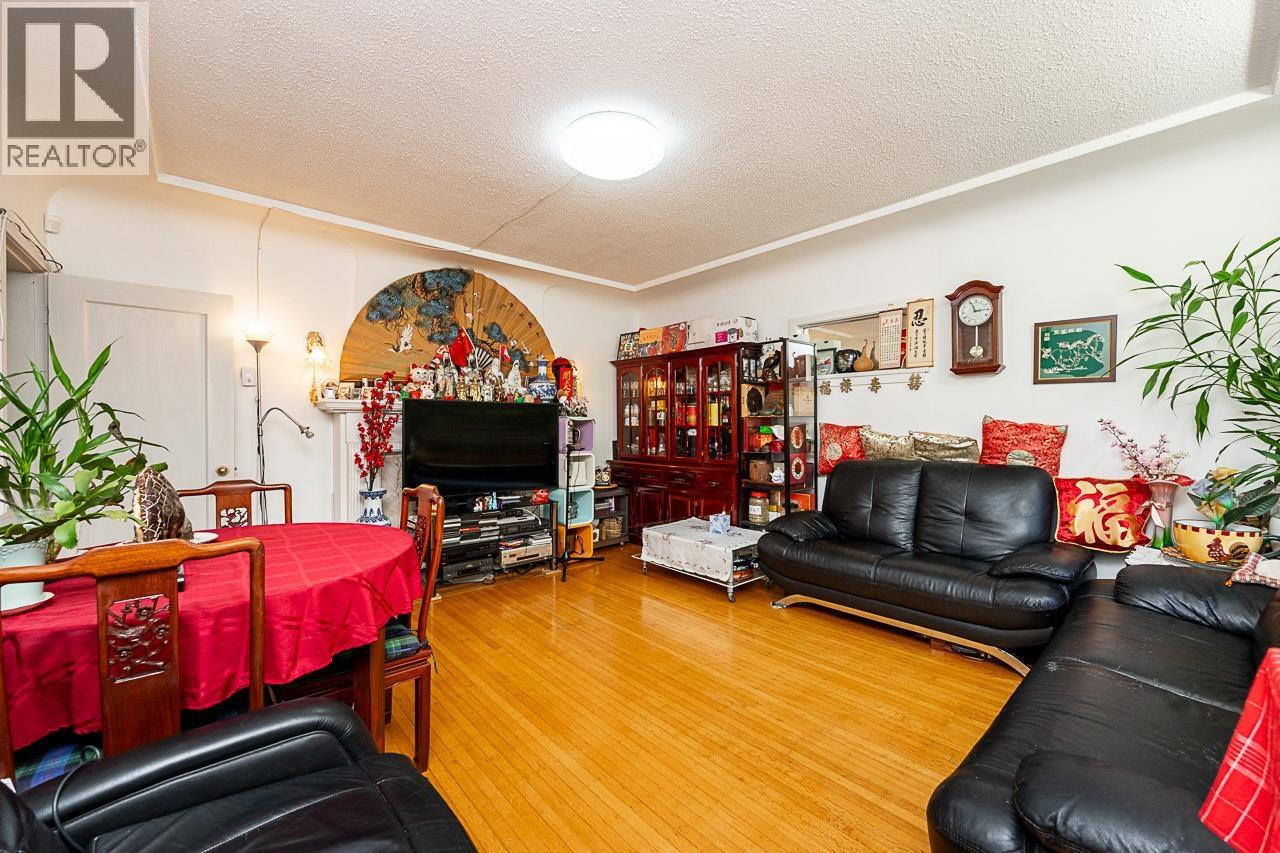 3553 Inverness Street Property Photo 5