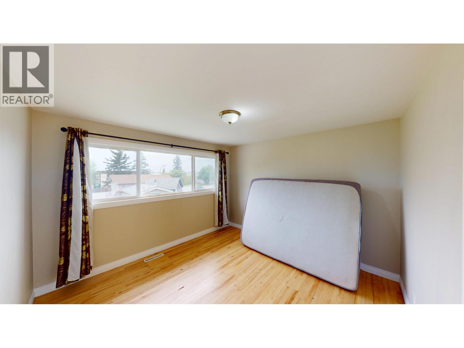 9519 99 Avenue Property Photo 10