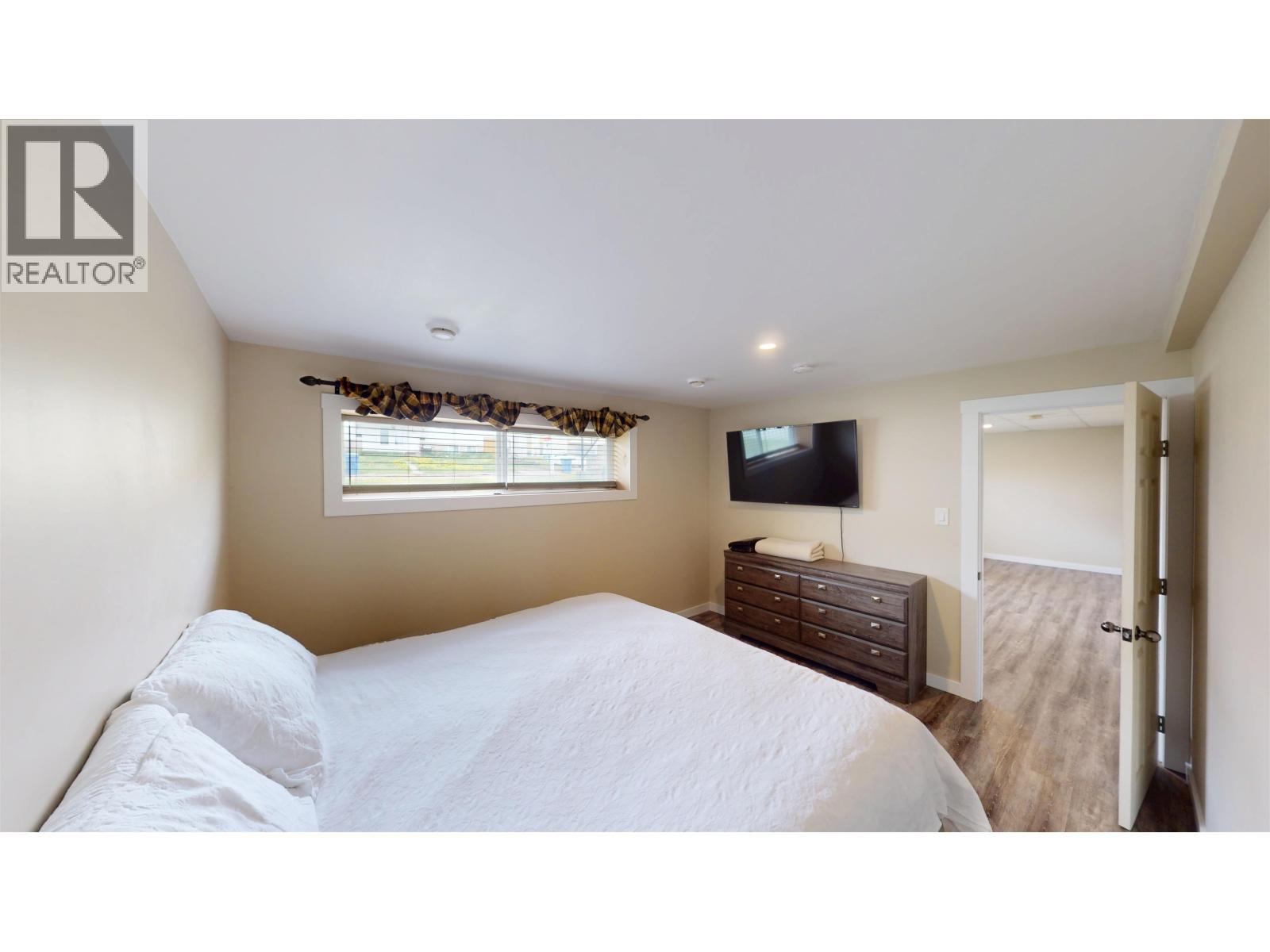 9519 99 Avenue Property Photo 15