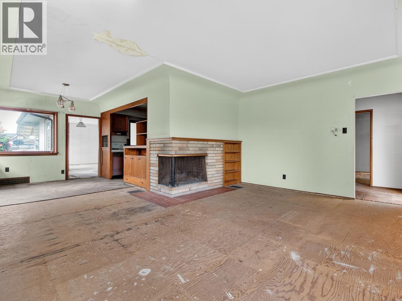 3325 E 49th Avenue Property Photo 5