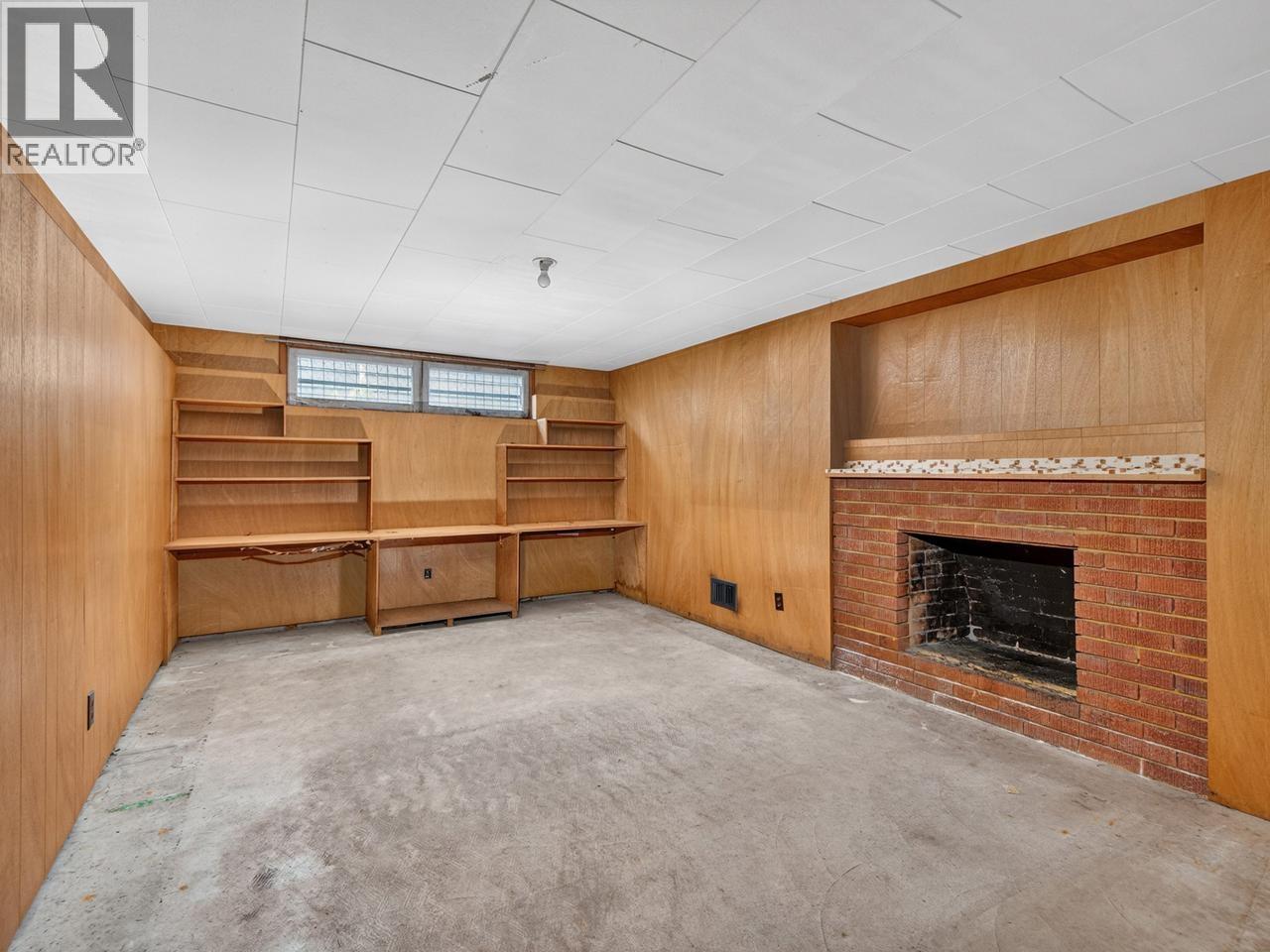 3325 E 49th Avenue Property Photo 17