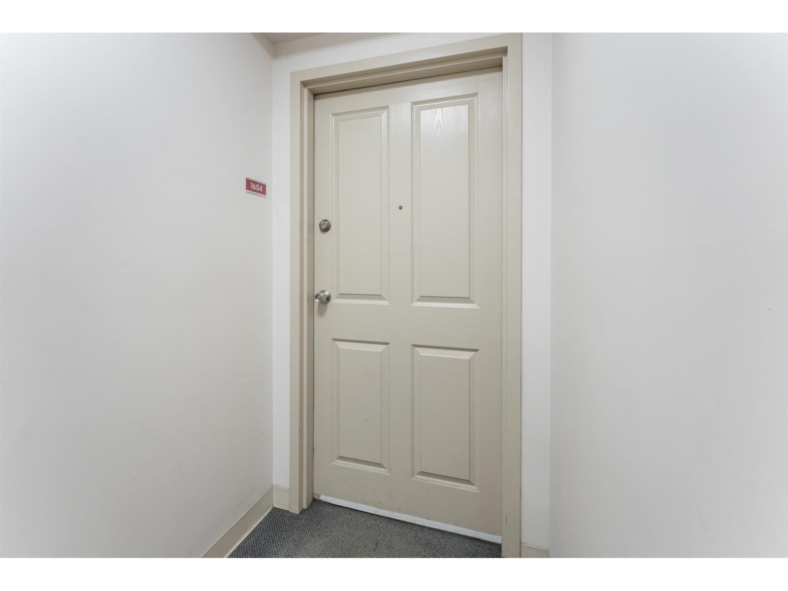 1604 10523 University Drive Property Photo 4