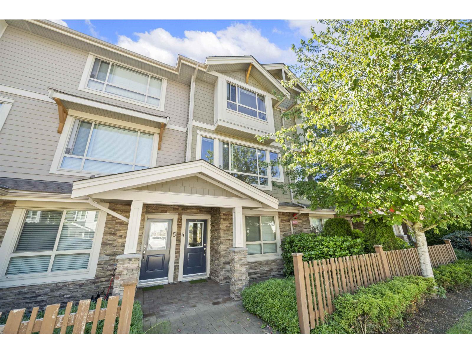 4 19752 55a Avenue Property Photo 1