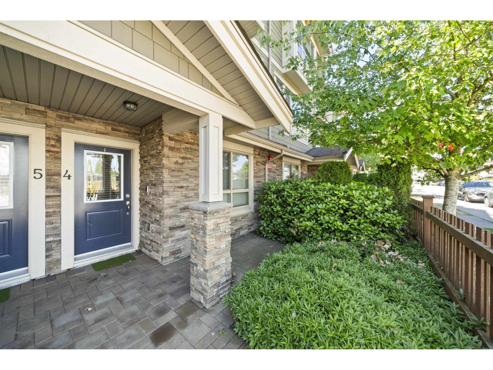 4 19752 55a Avenue Property Photo 2