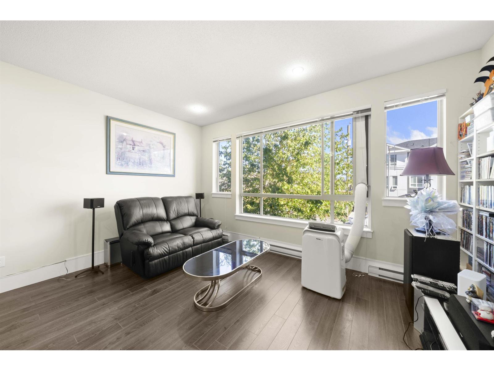 4 19752 55a Avenue Property Photo 4