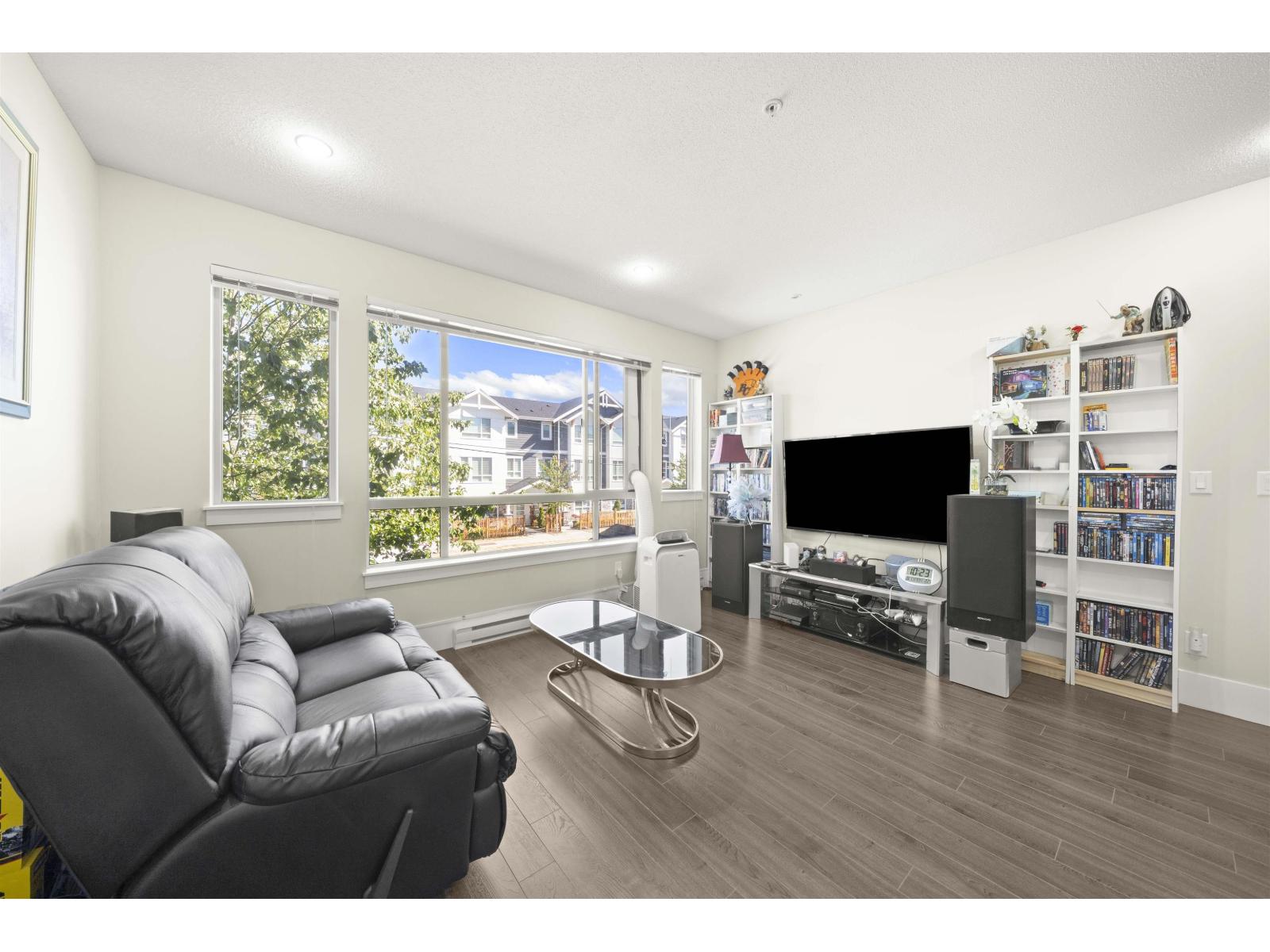 4 19752 55a Avenue Property Photo 5