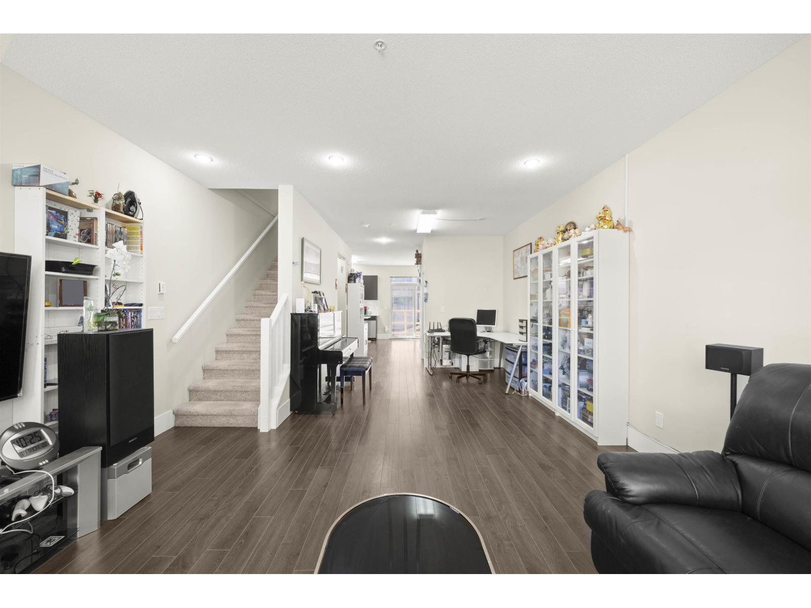 4 19752 55a Avenue Property Photo 8