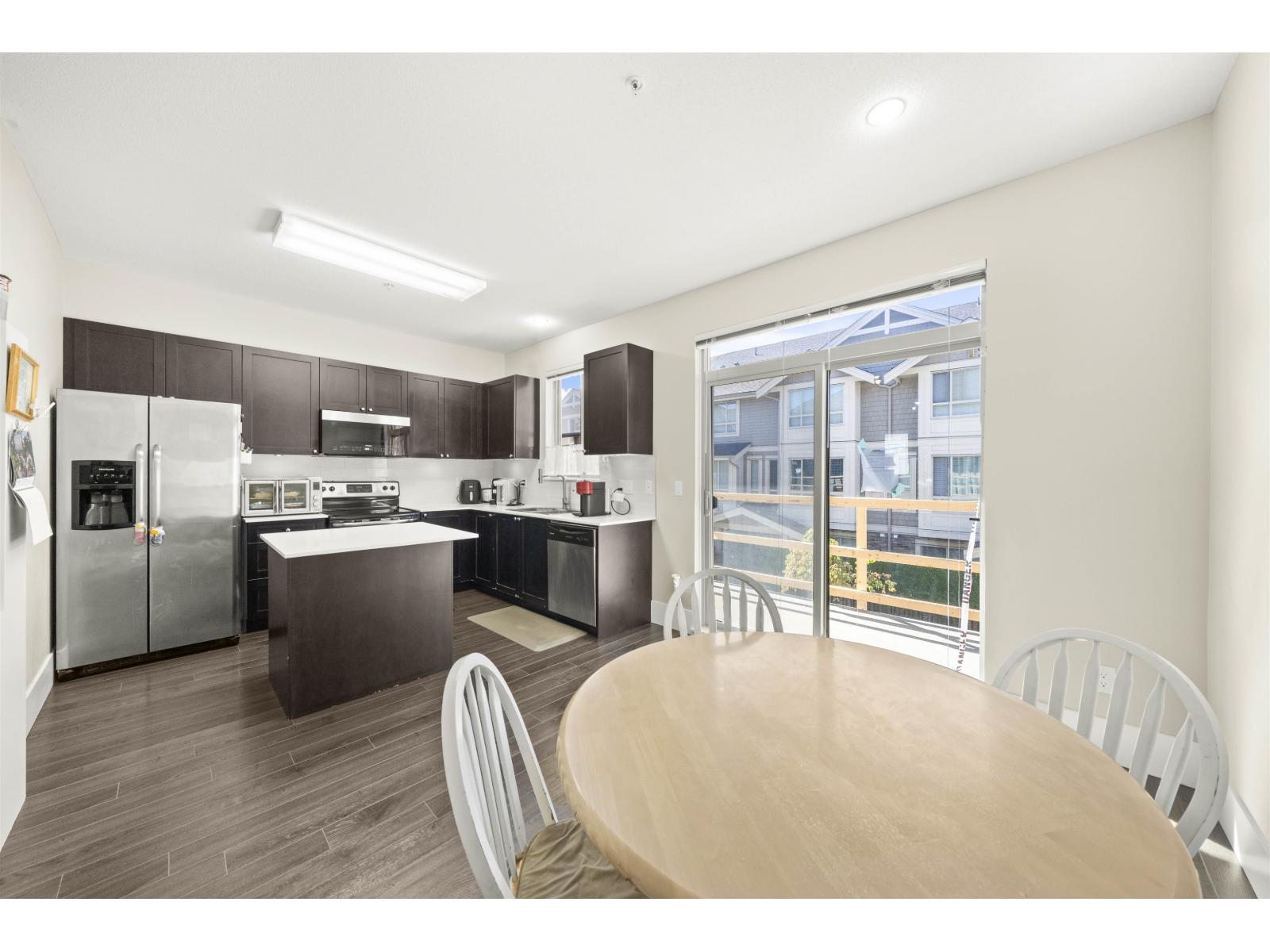 4 19752 55a Avenue Property Photo 12