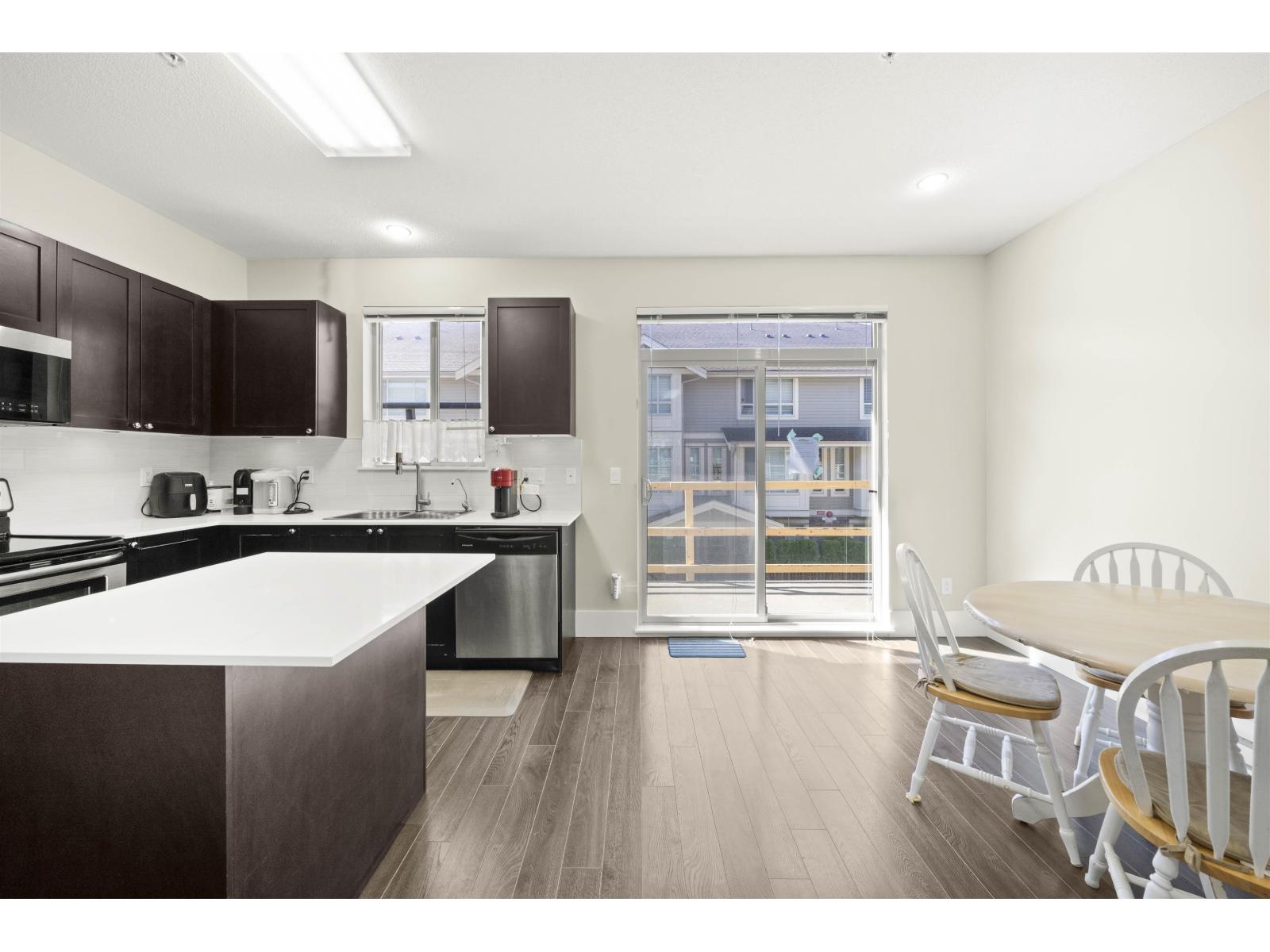 4 19752 55a Avenue Property Photo 17