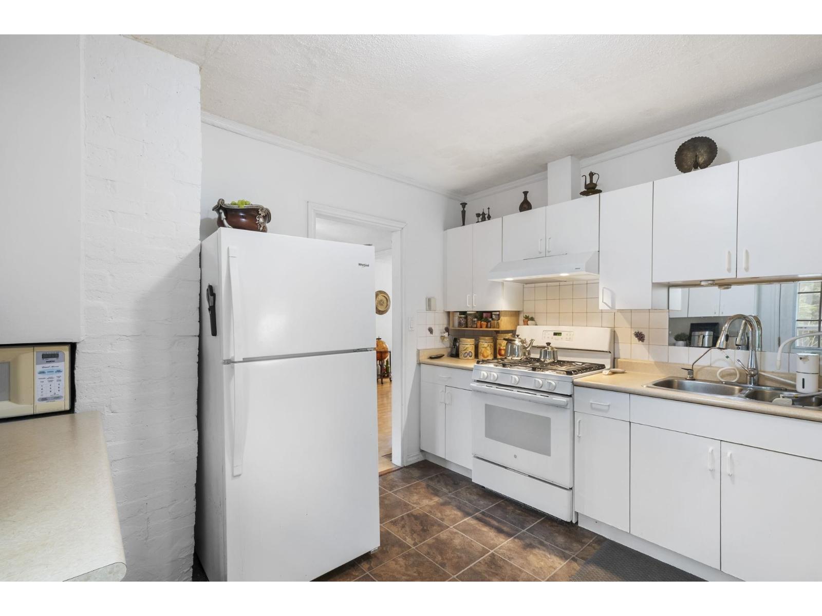7566 Dunsmuir Street Property Photo 10