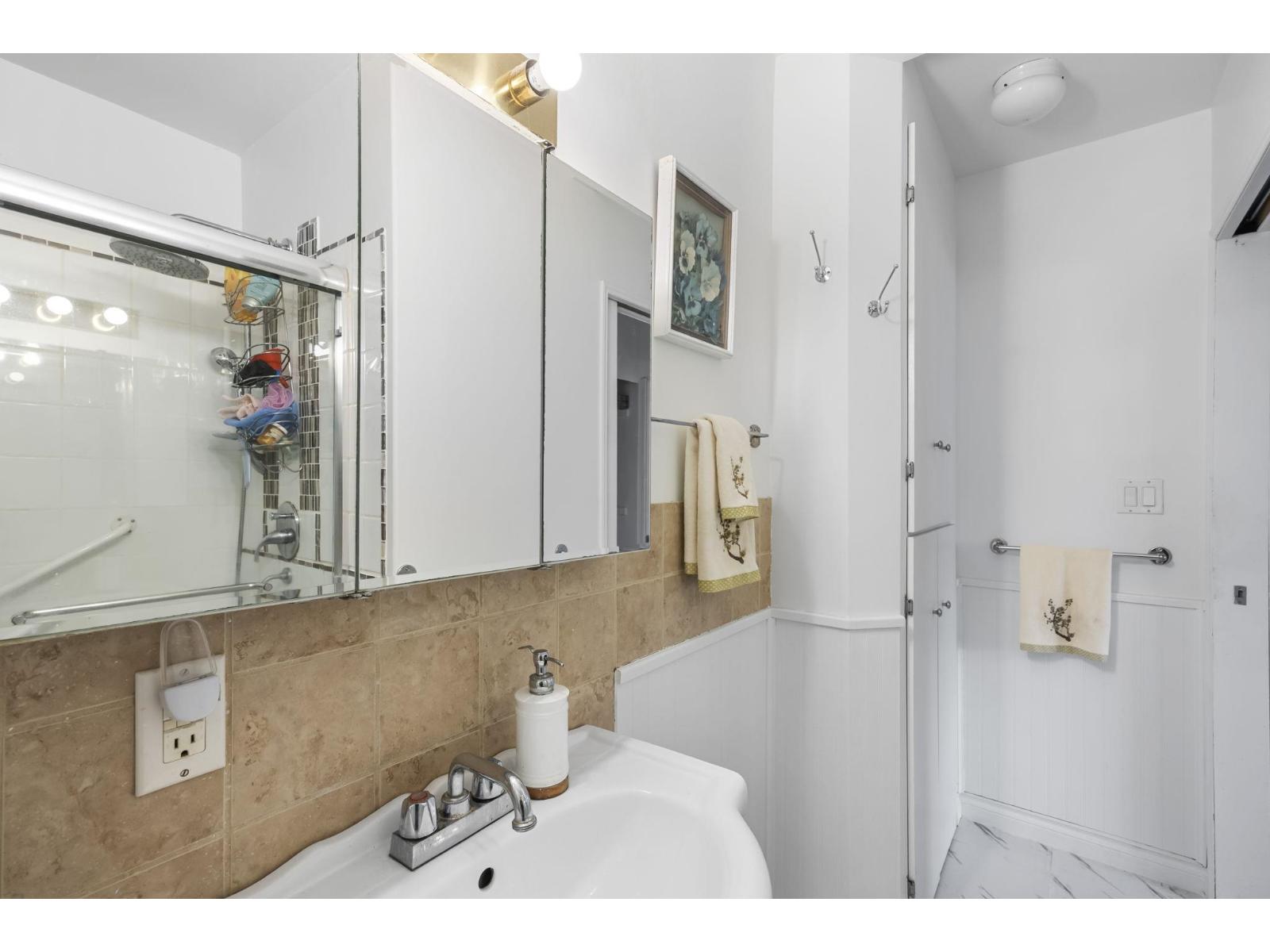 7566 Dunsmuir Street Property Photo 21