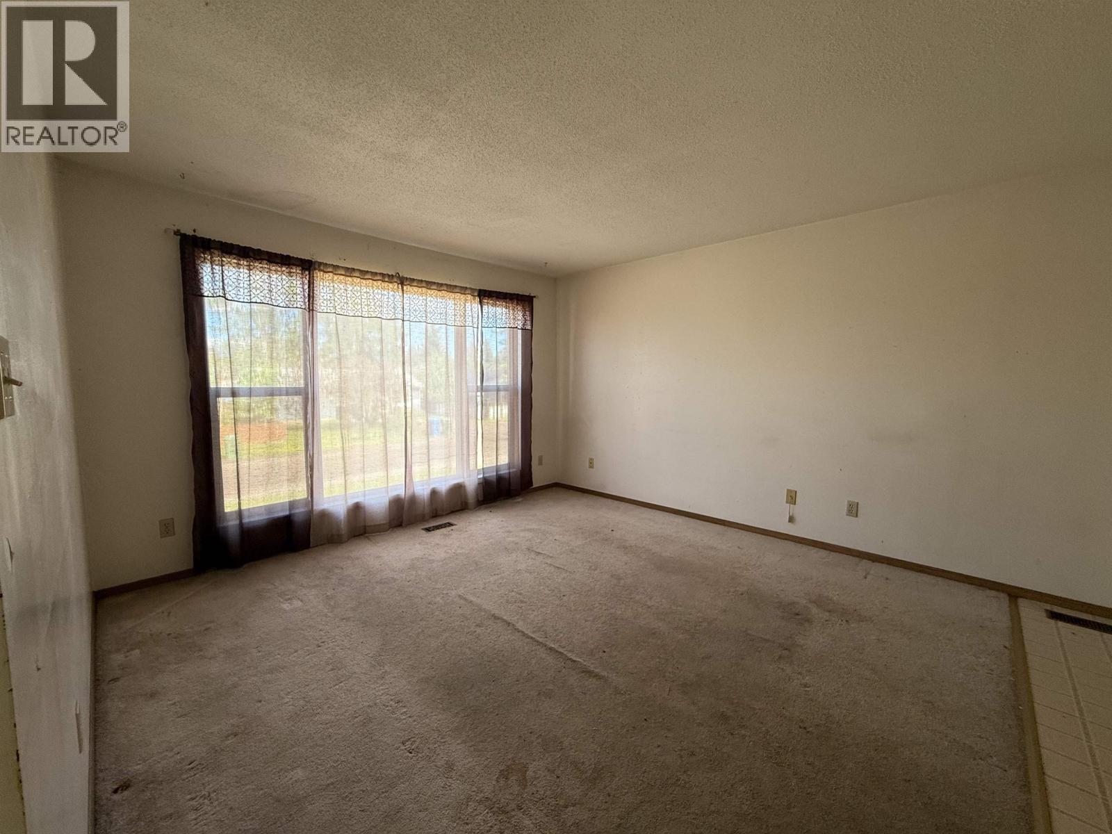 3677 First Avenue Property Photo 2