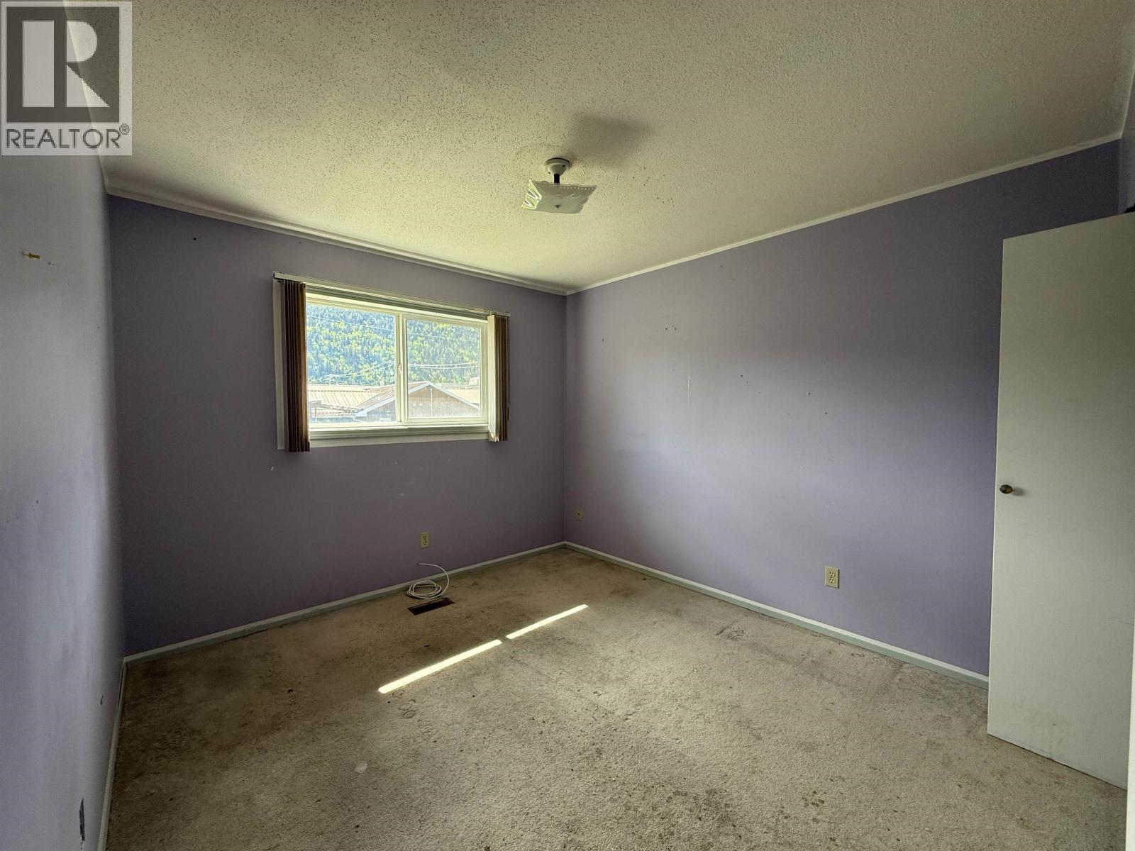 3677 First Avenue Property Photo 7