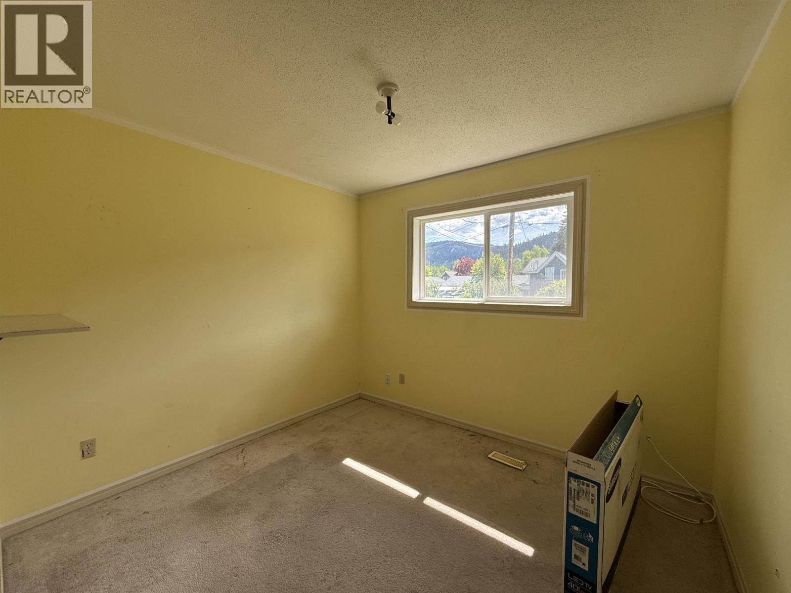 3677 First Avenue Property Photo 8