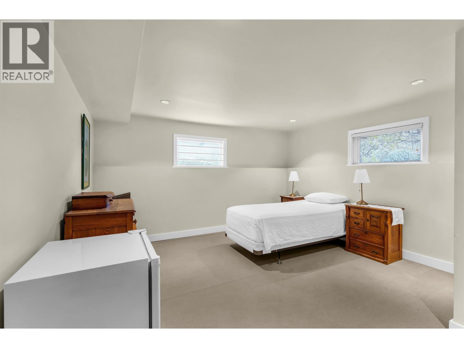 1549 W 33rd Avenue Property Photo 15