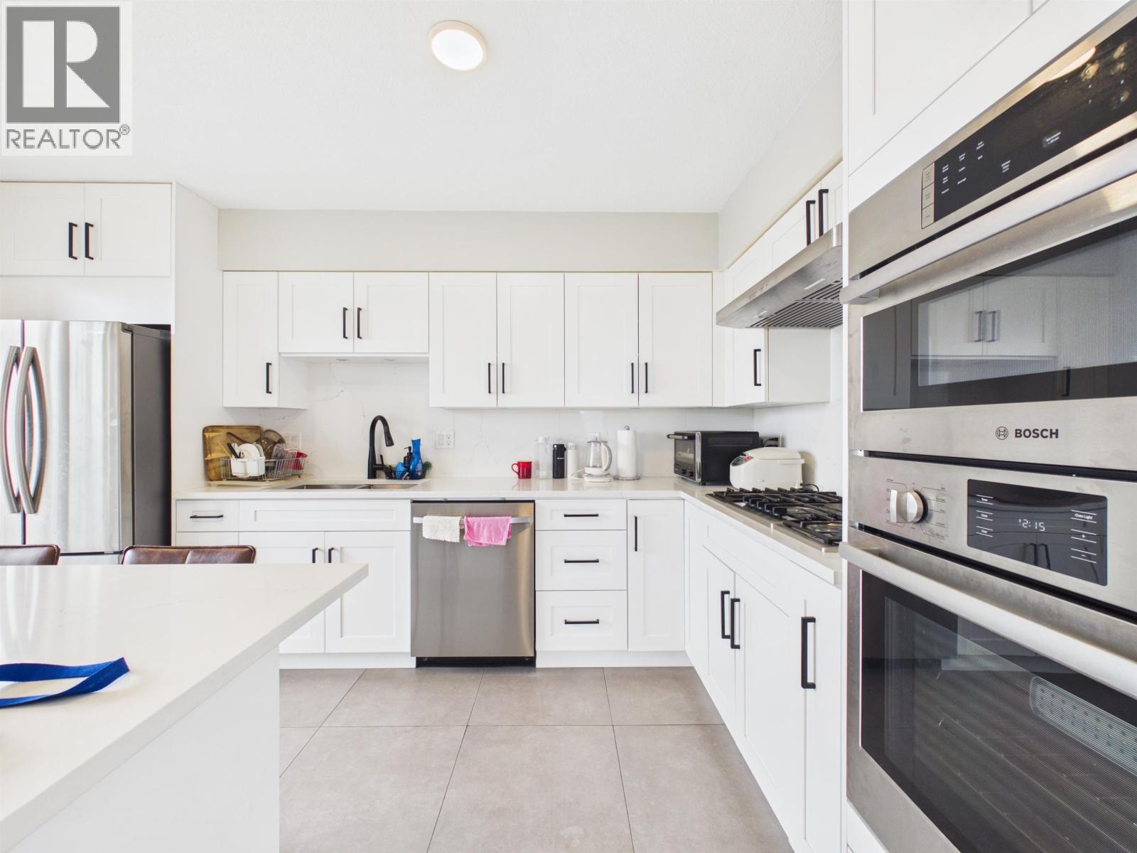 1602 8238 Saba Road Property Photo 13