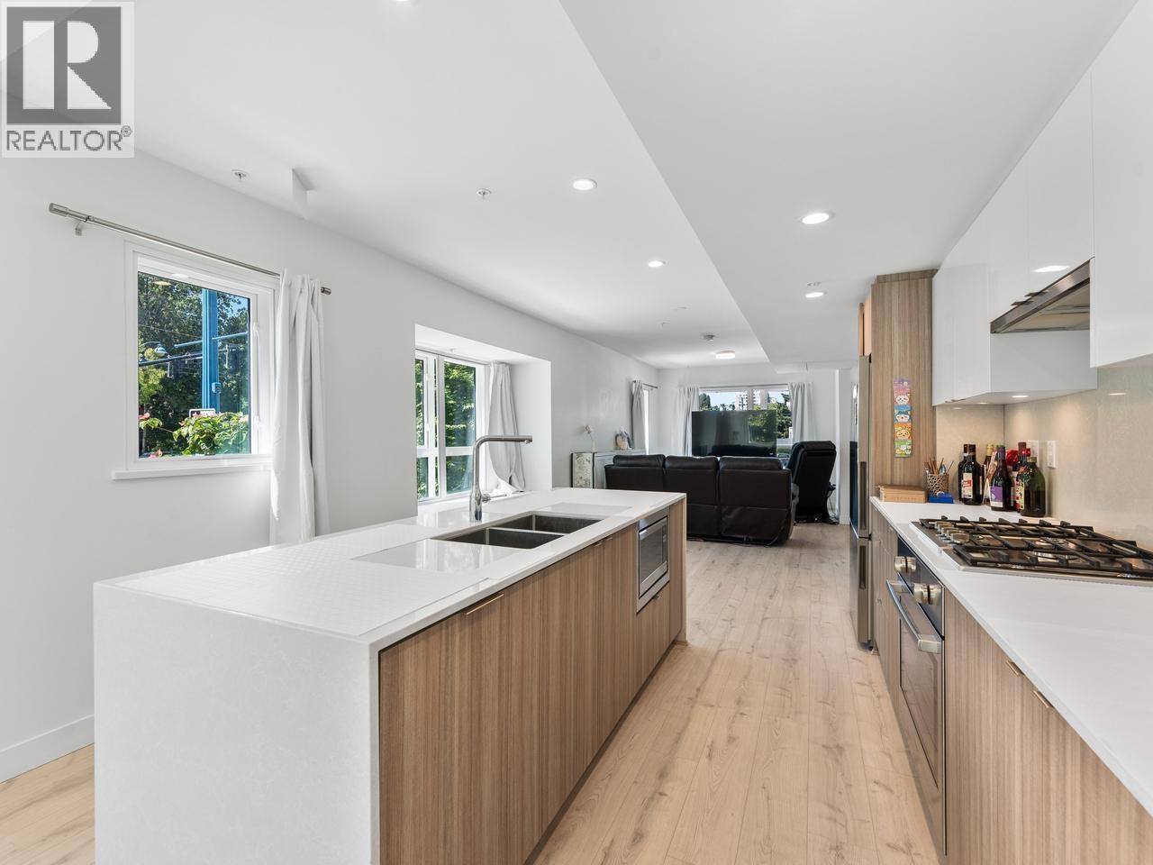 1 8428 Park Road Property Photo 8