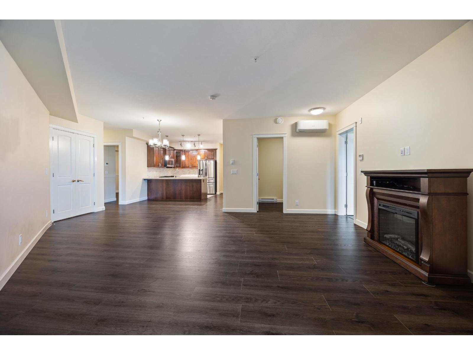 408 20376 86 Avenue Property Photo 2