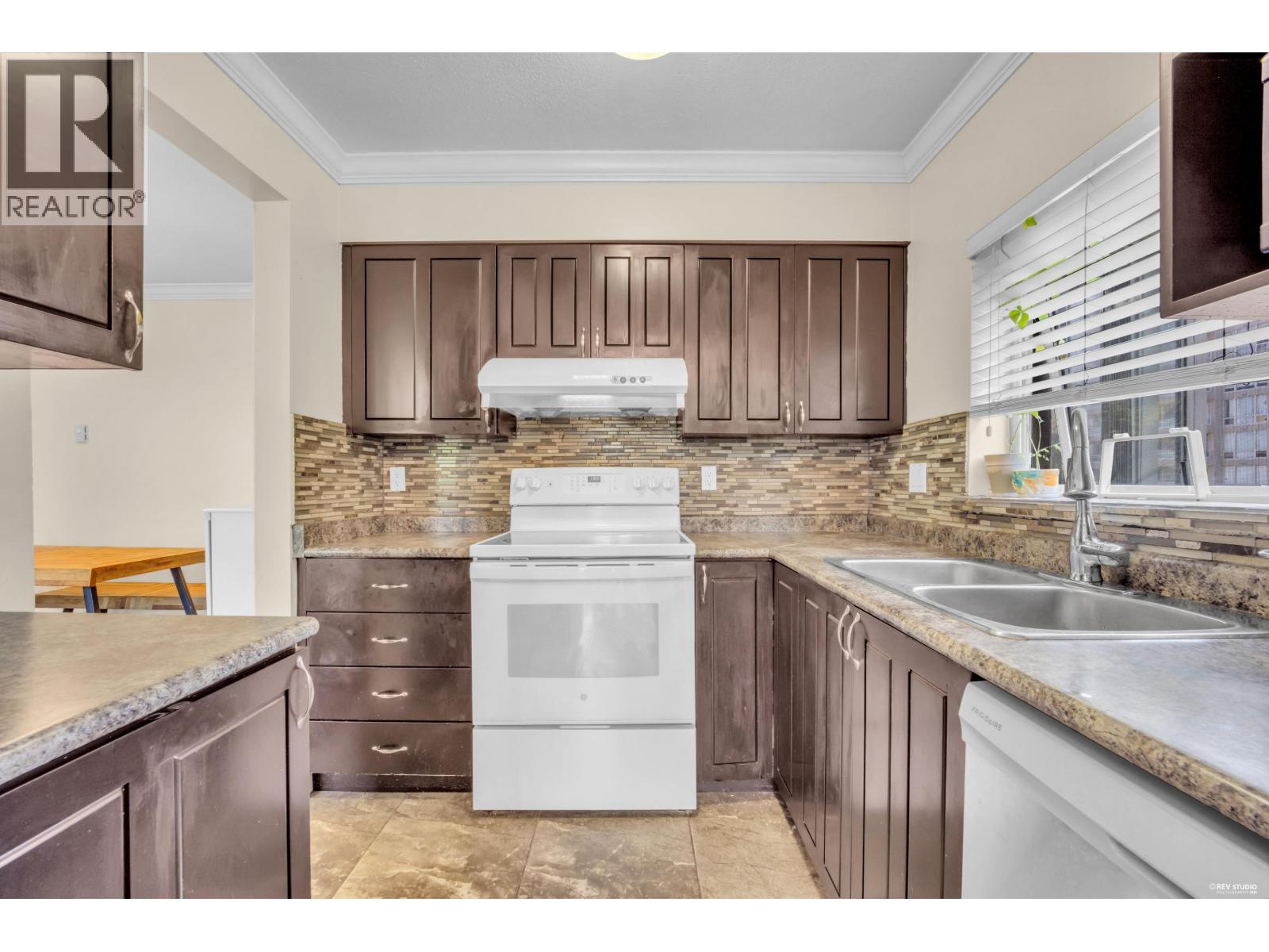 505 9633 Manchester Drive Property Photo 10